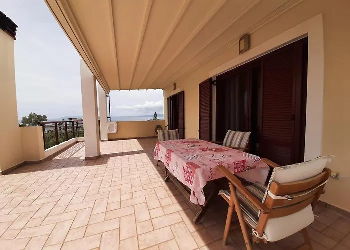 Avia, House With Privillaged View, 100 Meters From The Sea