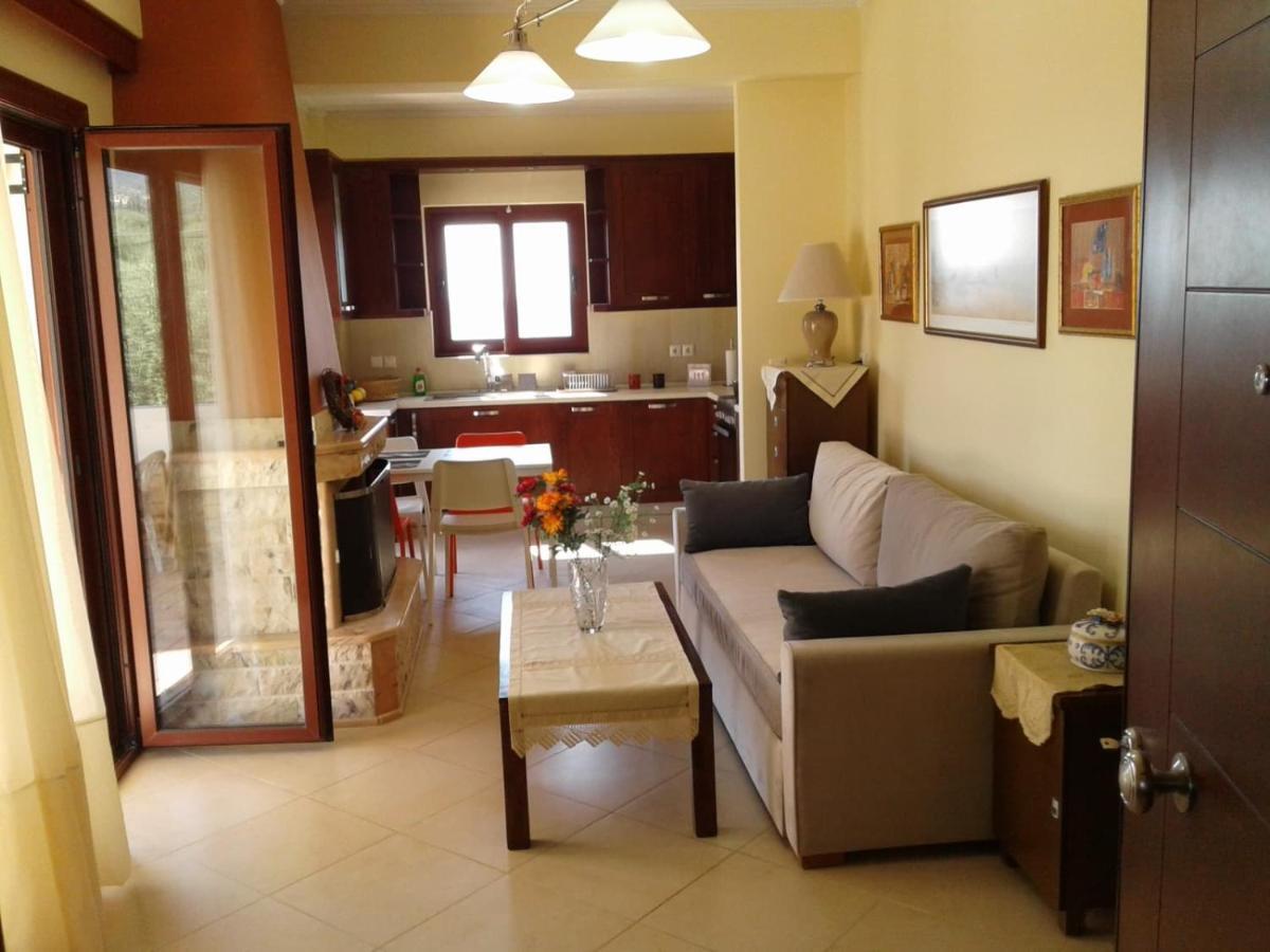 Avia, House With Privillaged View, 100 Meters From The Sea *