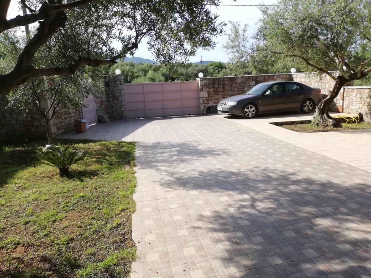 Avia, House With Privillaged View, 100 Meters From The Sea Holiday home *
